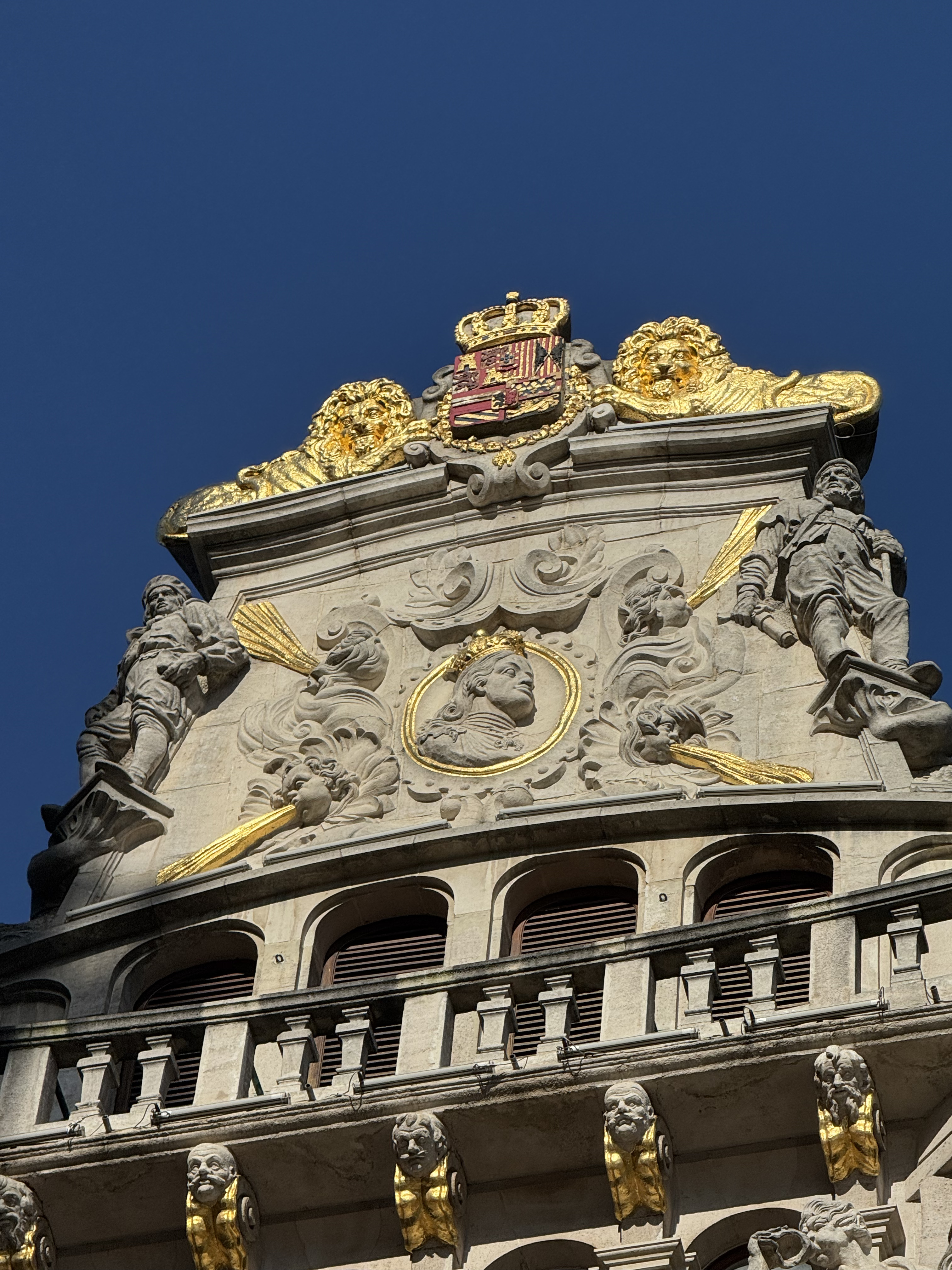 La Grand Place de Bruselas: el recuerdo de España y Bélgica, dos naciones que fueron aliadas en la época de los Países Bajos españoles